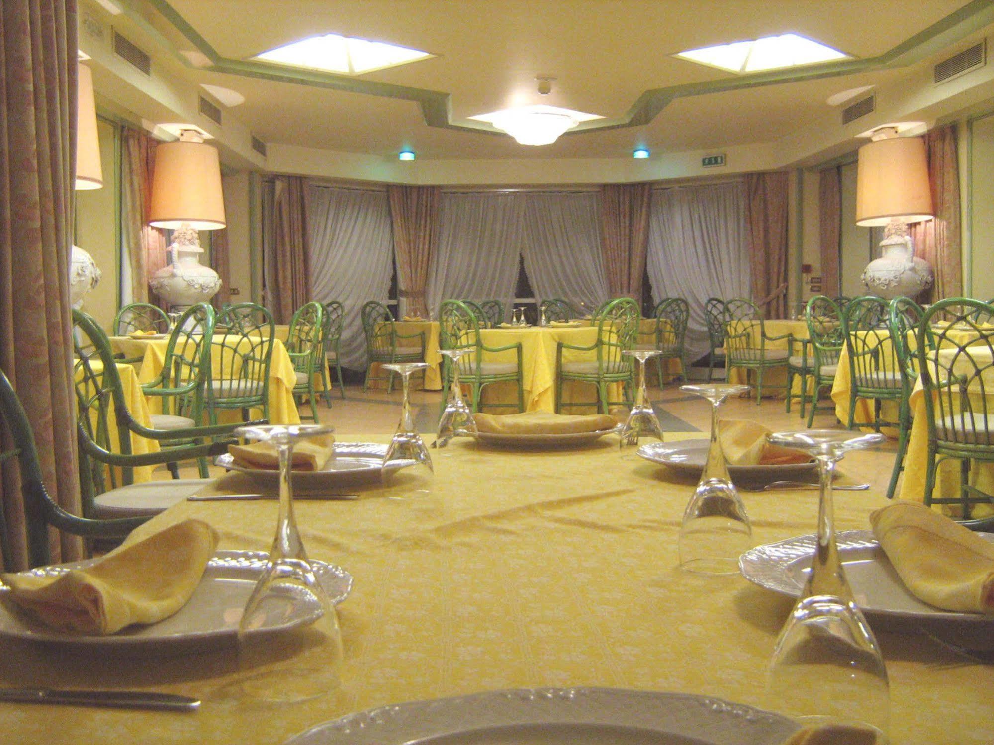 Hotel Club Il Baricentro กาเซมัสซิมา ภายนอก รูปภาพ